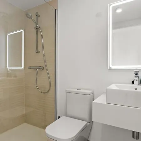 דירה Beautiful Penthouse With Large Terrace