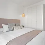 Beautiful Penthouse With Large Terrace 아파트 에스테포나