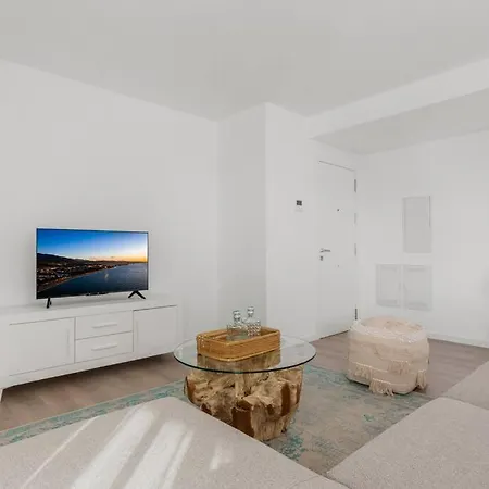 Apartment Beautiful Penthouse With Large Terrace